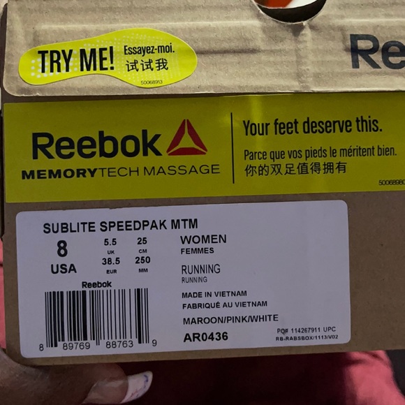 Reebok Shoes - Reebok sneakers never used
